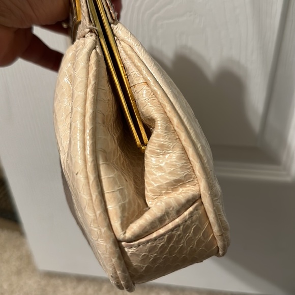 Pale snakeskin shoulder clutch bag - Picture 4 of 7